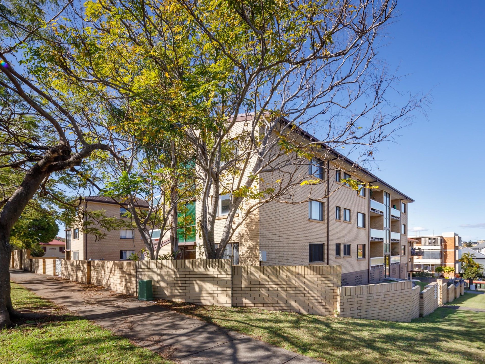 Relax, Retire, Invest New Farm Big 2 Bedroom 2 Car