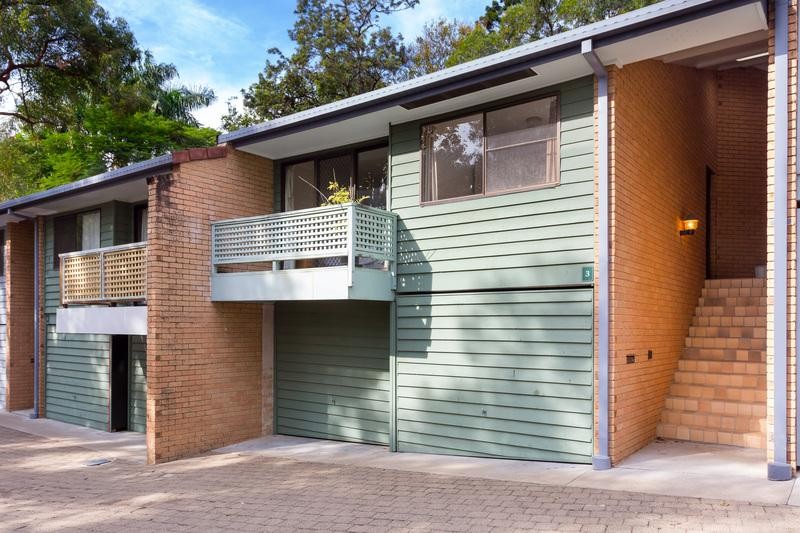 Townhouse Priced to sell !!! Calling all builders and renovators. PRICE REDUCED